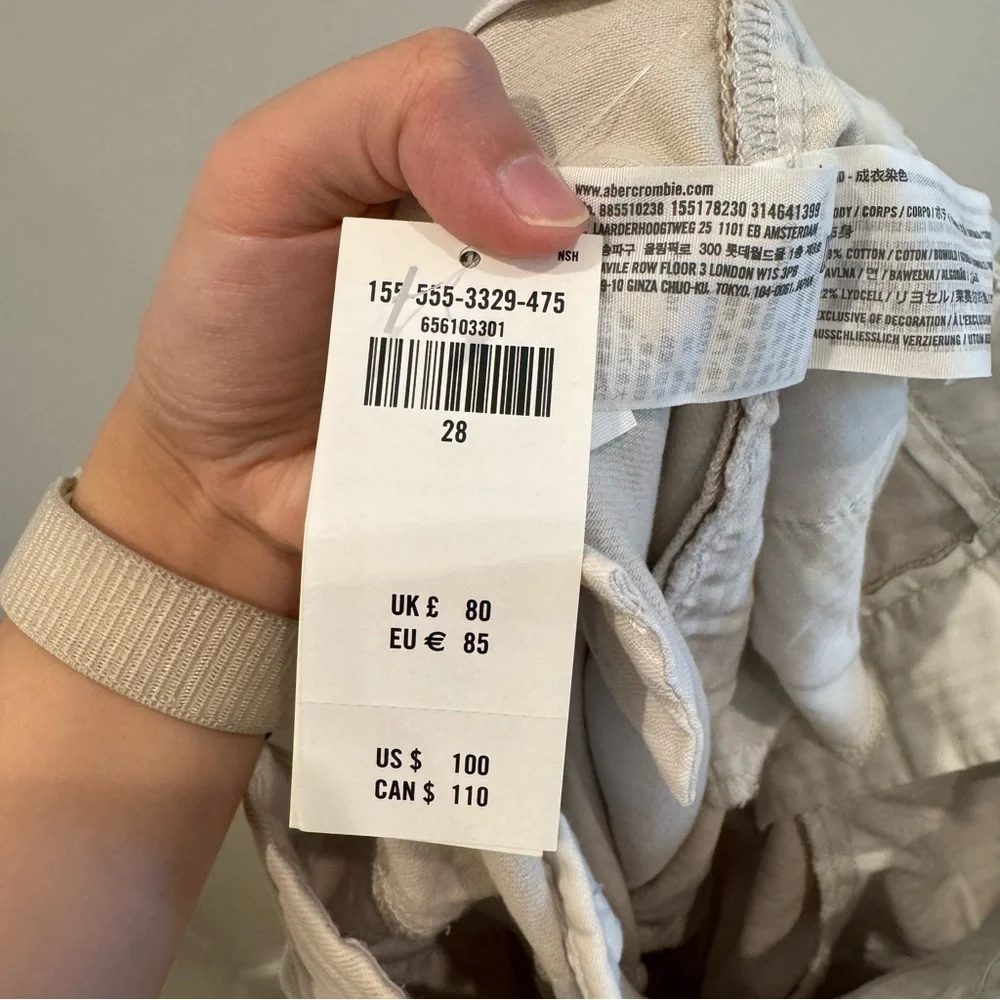 NWT Abercrombie & Fitch Pleated Cotton High Rise Wide Leg Trouser Tan
Size 28/6R - Picture 7 of 8